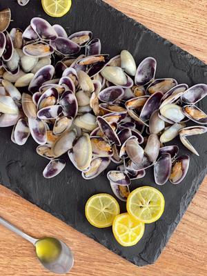 Tellinas frescas con limón en Restaurante Cañadas Castellón
