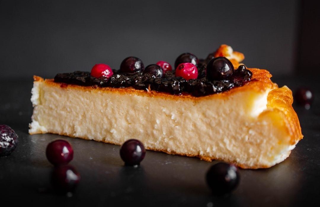 tarta de queso con frutos rojos